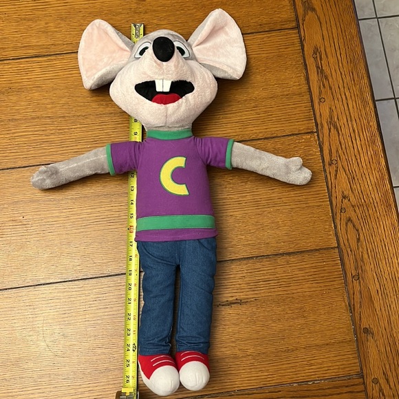 Chuck E Cheese - Picture 2 of 3